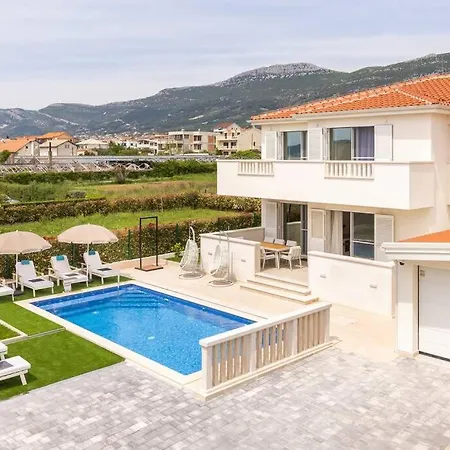 Bachin Villa Kastela